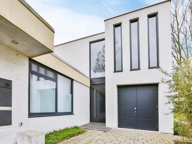 Modern modular building by enVision