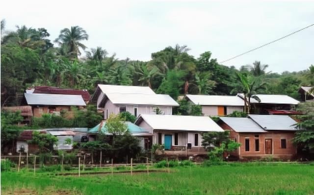 Rebuilt homes in a Lombok village